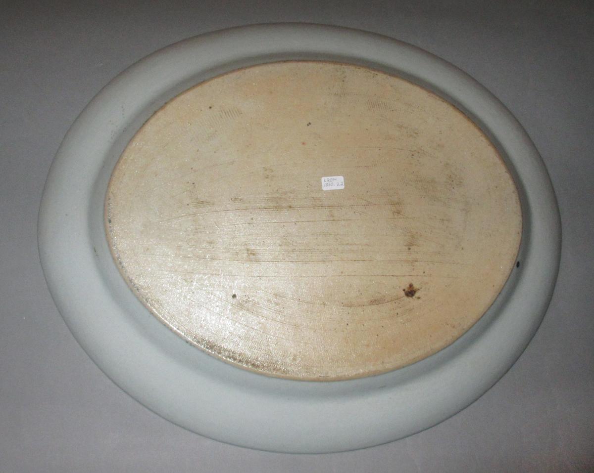 2015.0030.002.002 Dish underside