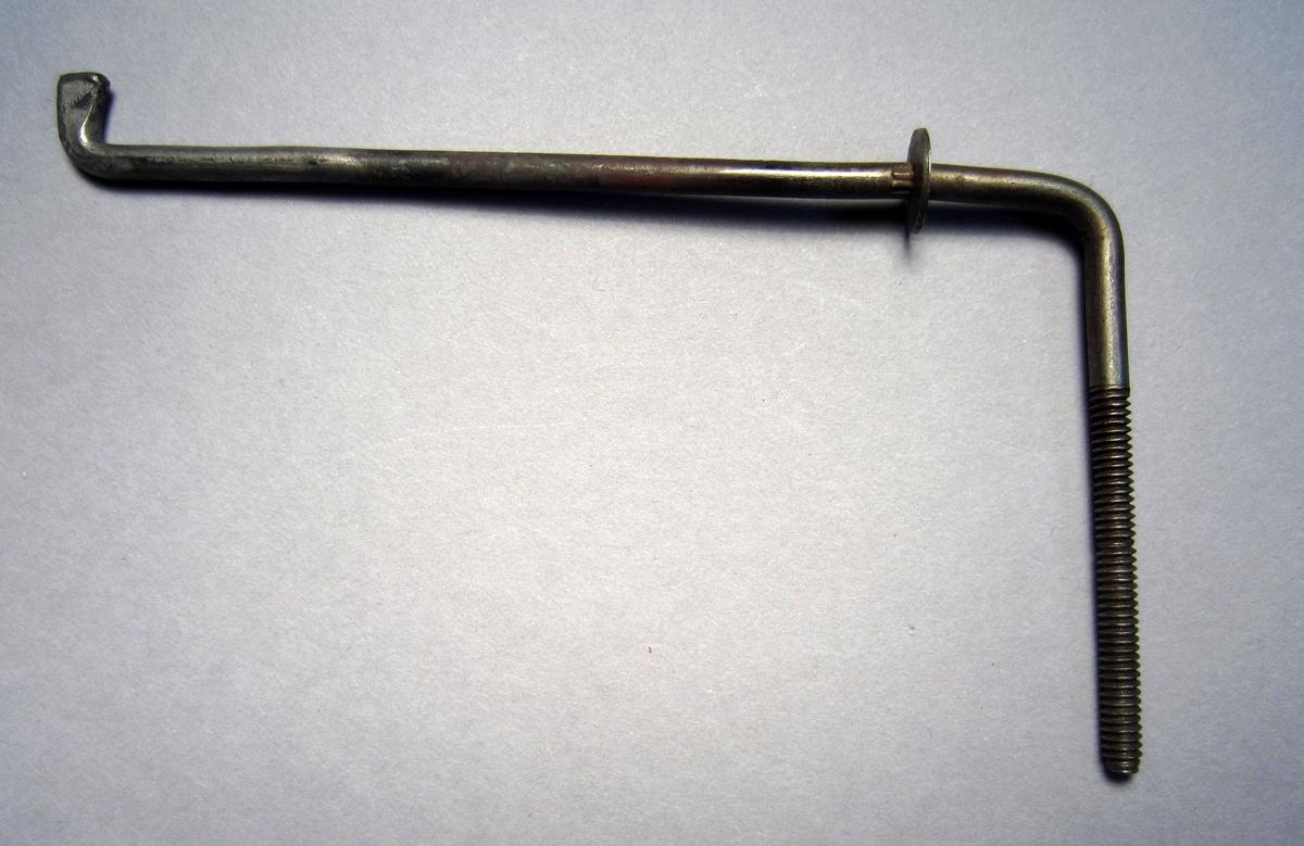1986.0050.587 Shaping tool, View 2
