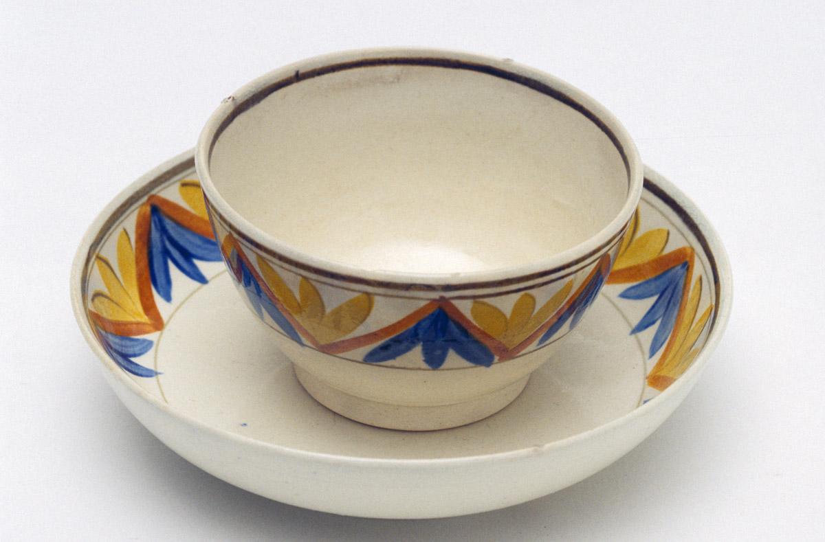 1959.1179 Teabowl and saucer