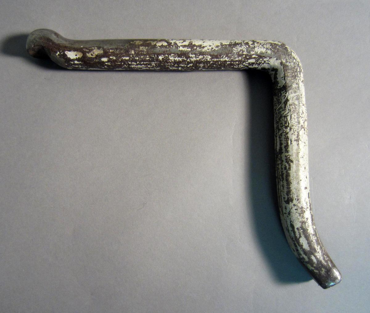 1986.0050.669 Snarling iron, View 1