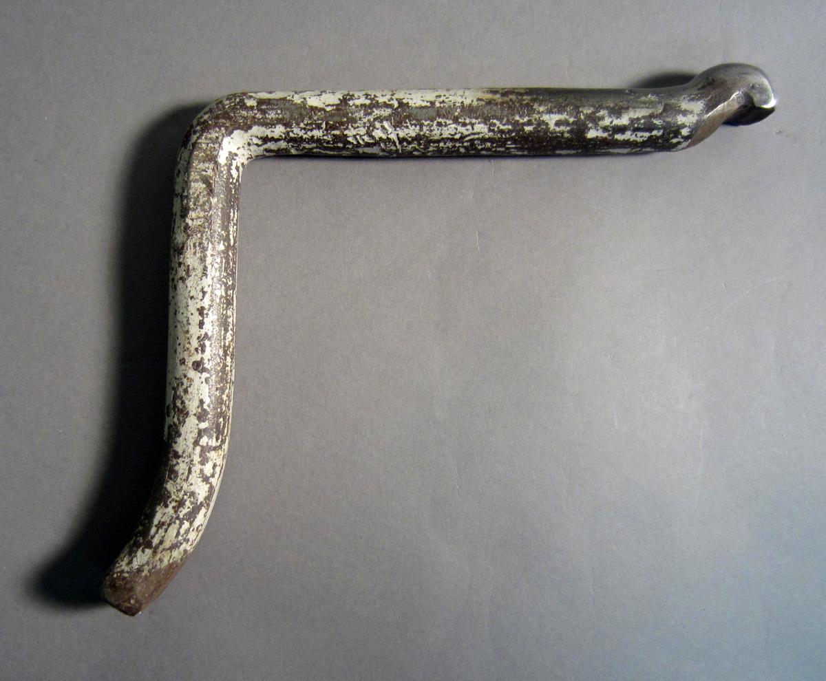 1986.0050.669 Snarling iron, View 2