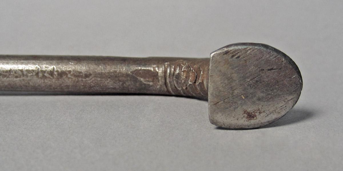 1986.0050.672, Shaping tool, end 1 top