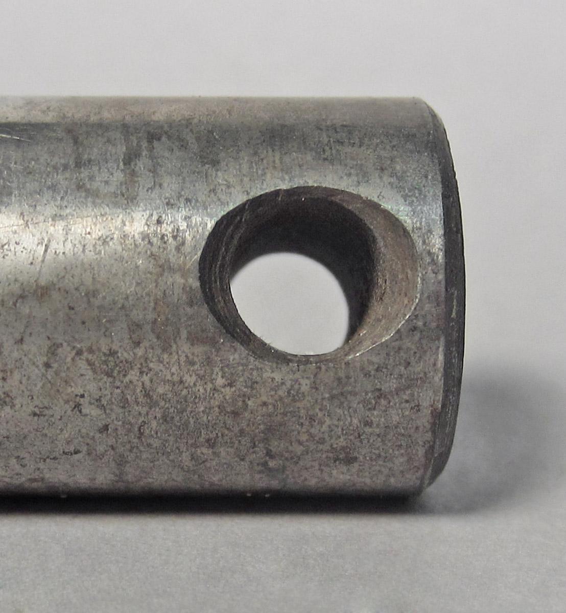 1986.0050.693, Rod, hole