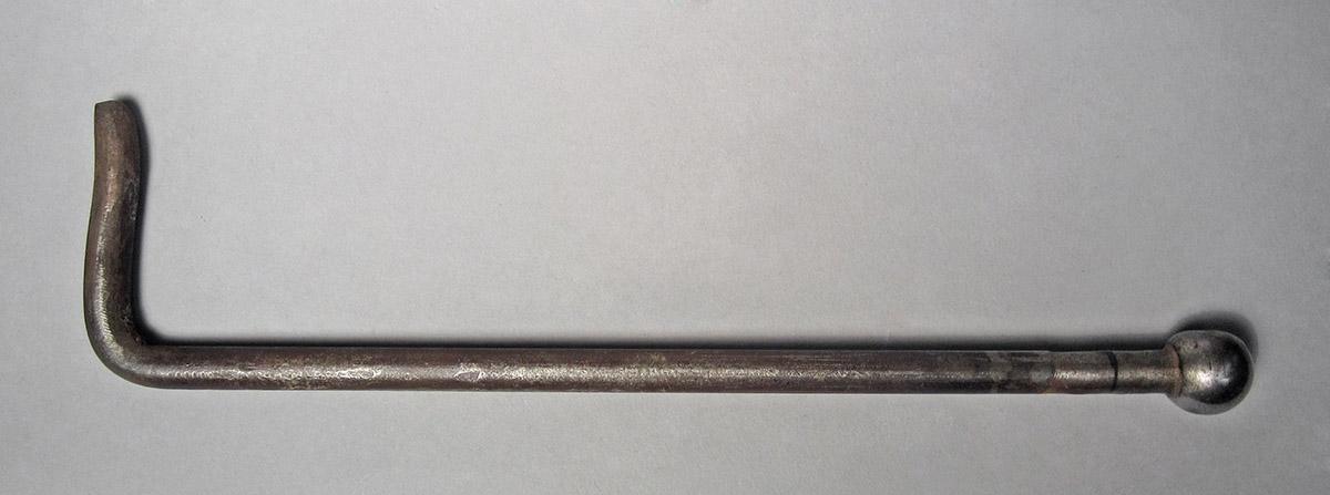 1986.0050.698, Shaping tool, side 1