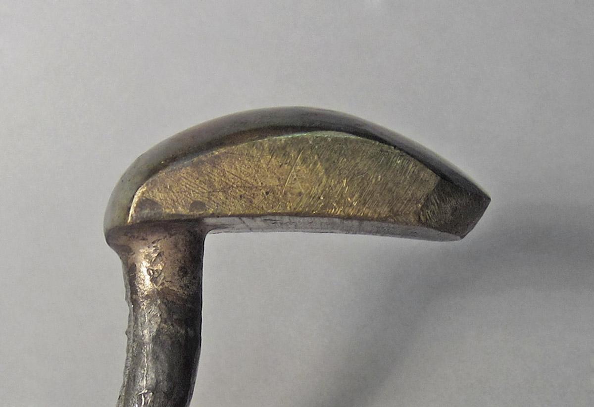 1986.0050.701, Shaping stake, head side