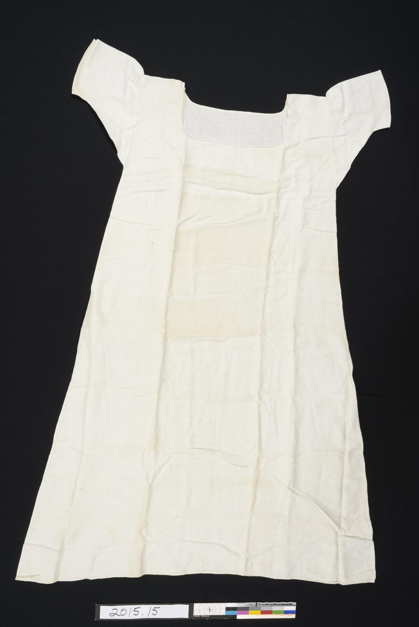 2015.0015 Shift or gown, view 1