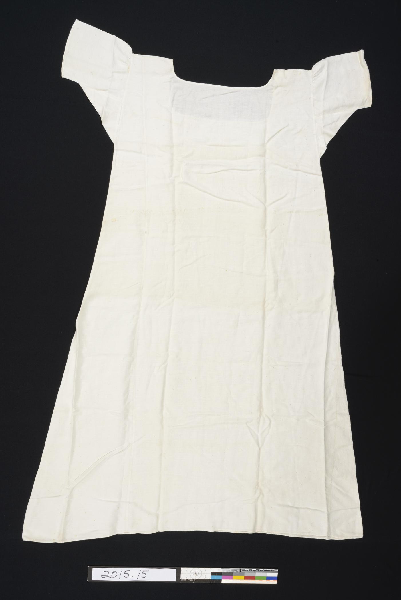 2015.0015 Shift or gown, view 2