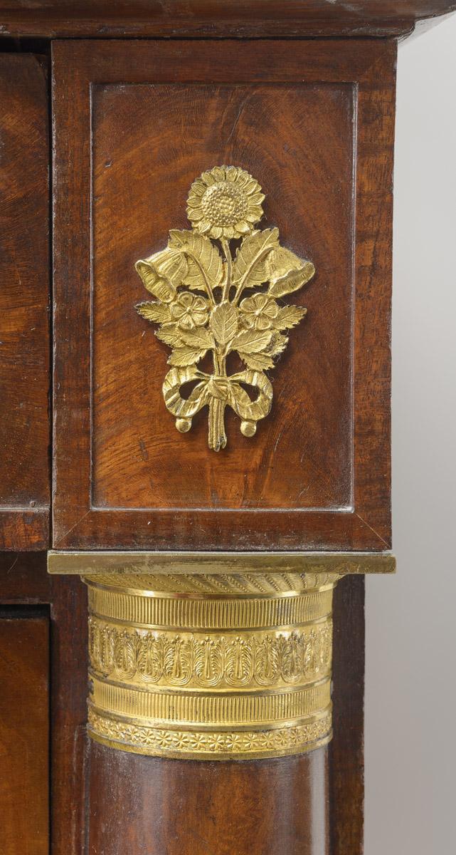 2015.0005 Bureau, detail 2
