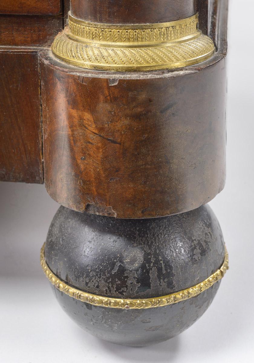 2015.0005 Bureau, detail 3