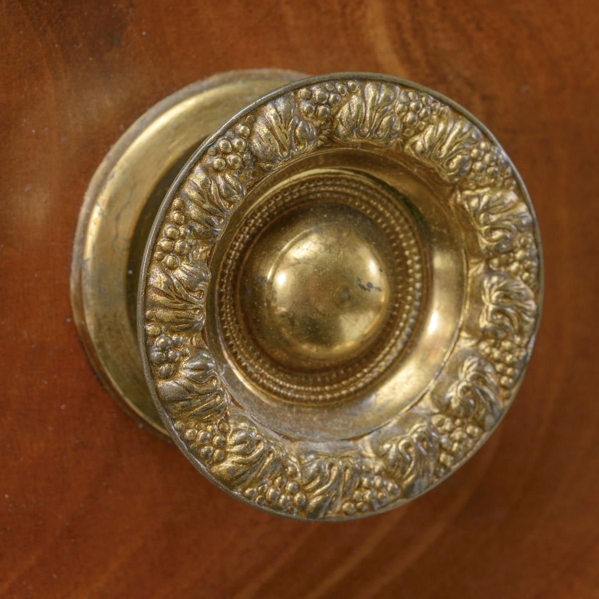 2015.0005 Bureau, detail 5
