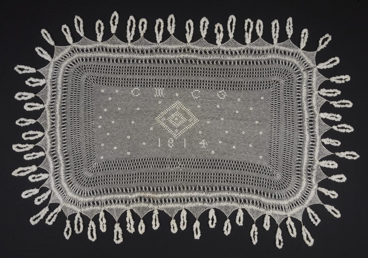 2015.0008 Table cover, view 1