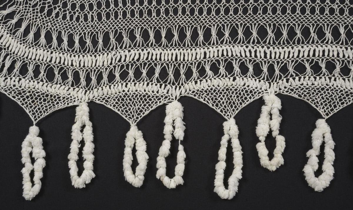 2015.0008 Table cover, detail 1