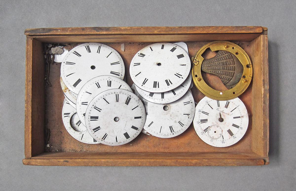 1969.9047, Clock movement, overall top