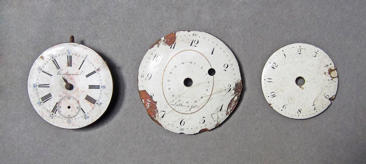 1969.9047, Clock movement, faces detail