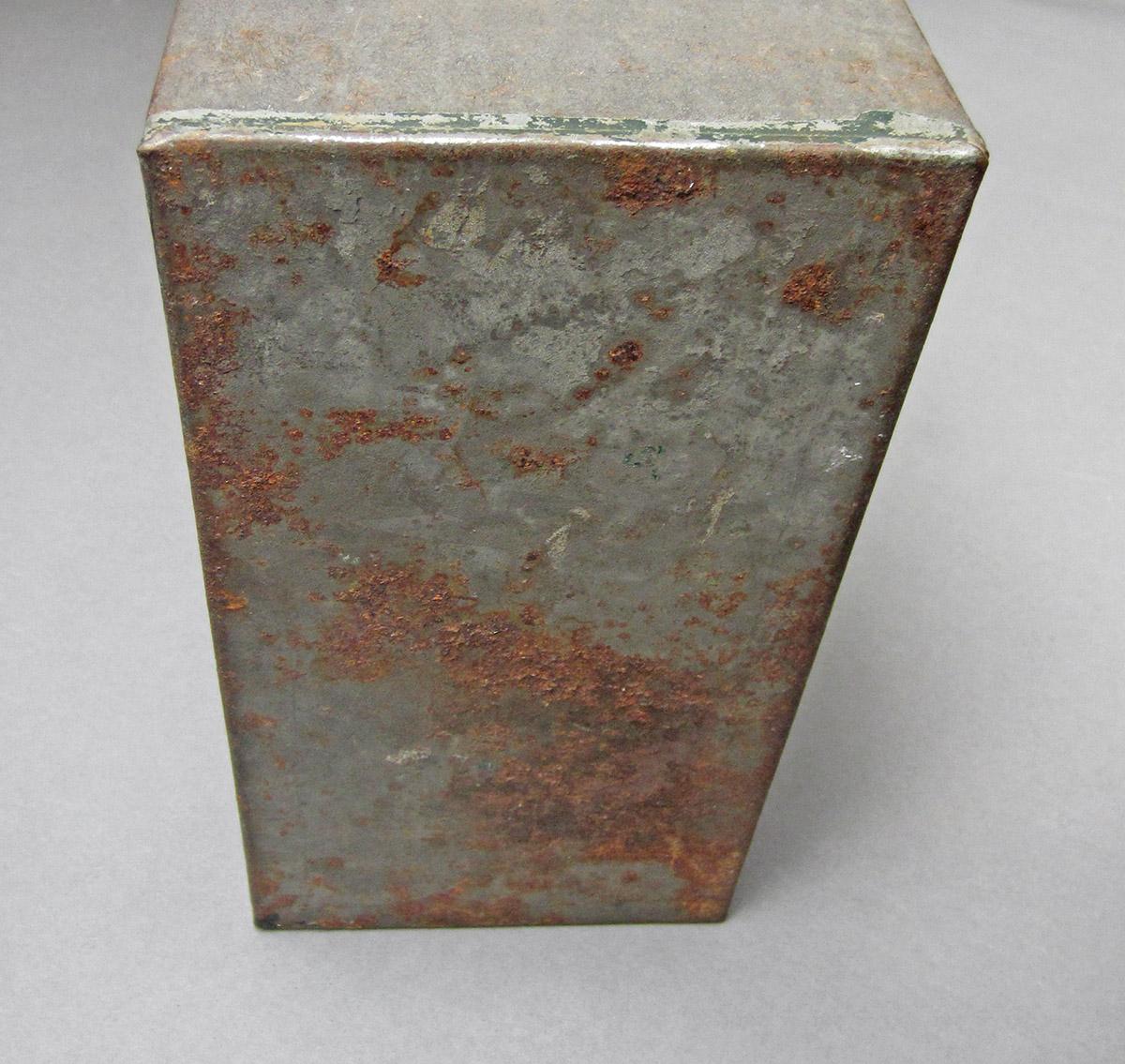 1969.9071, Box, bottom