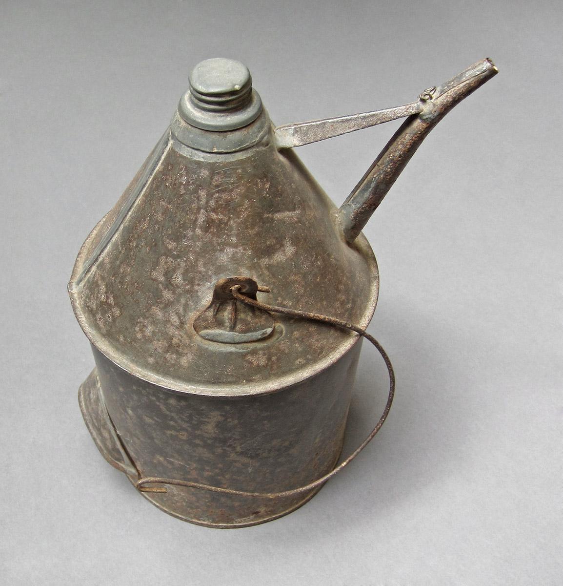 1969.9072, Oil can, angle