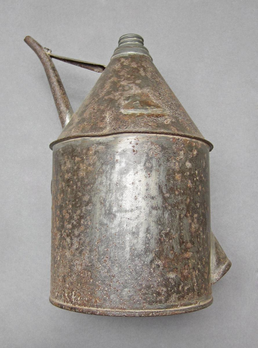 1969.9072, Oil can, side 2