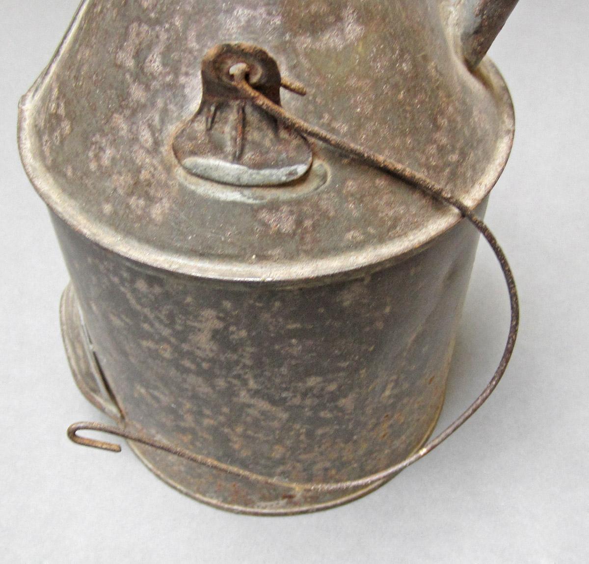 1969.9072, Oil can, handle 2