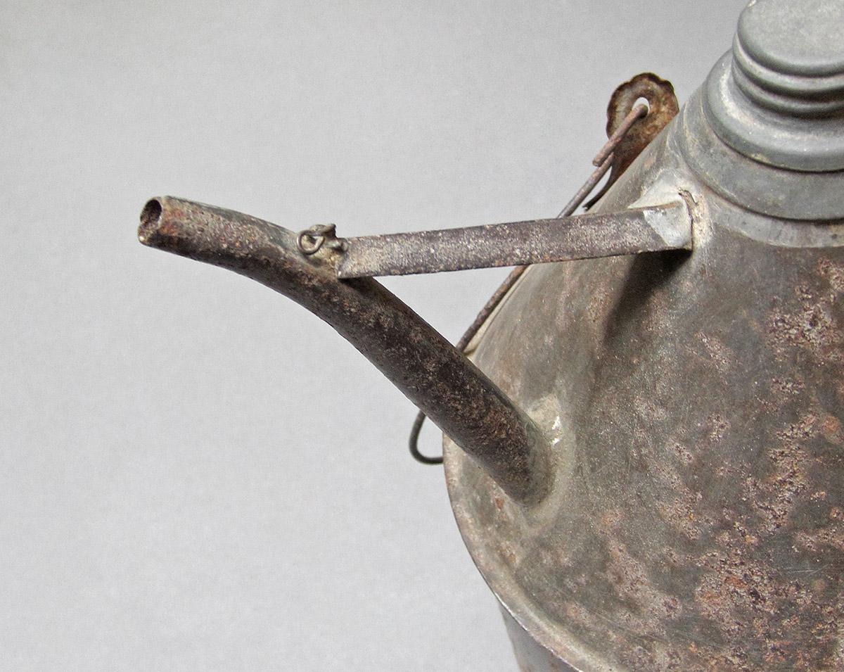 1969.9072, Oil can, spout