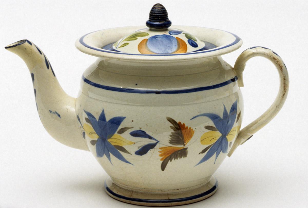 1959.1232 Pearlware teapot