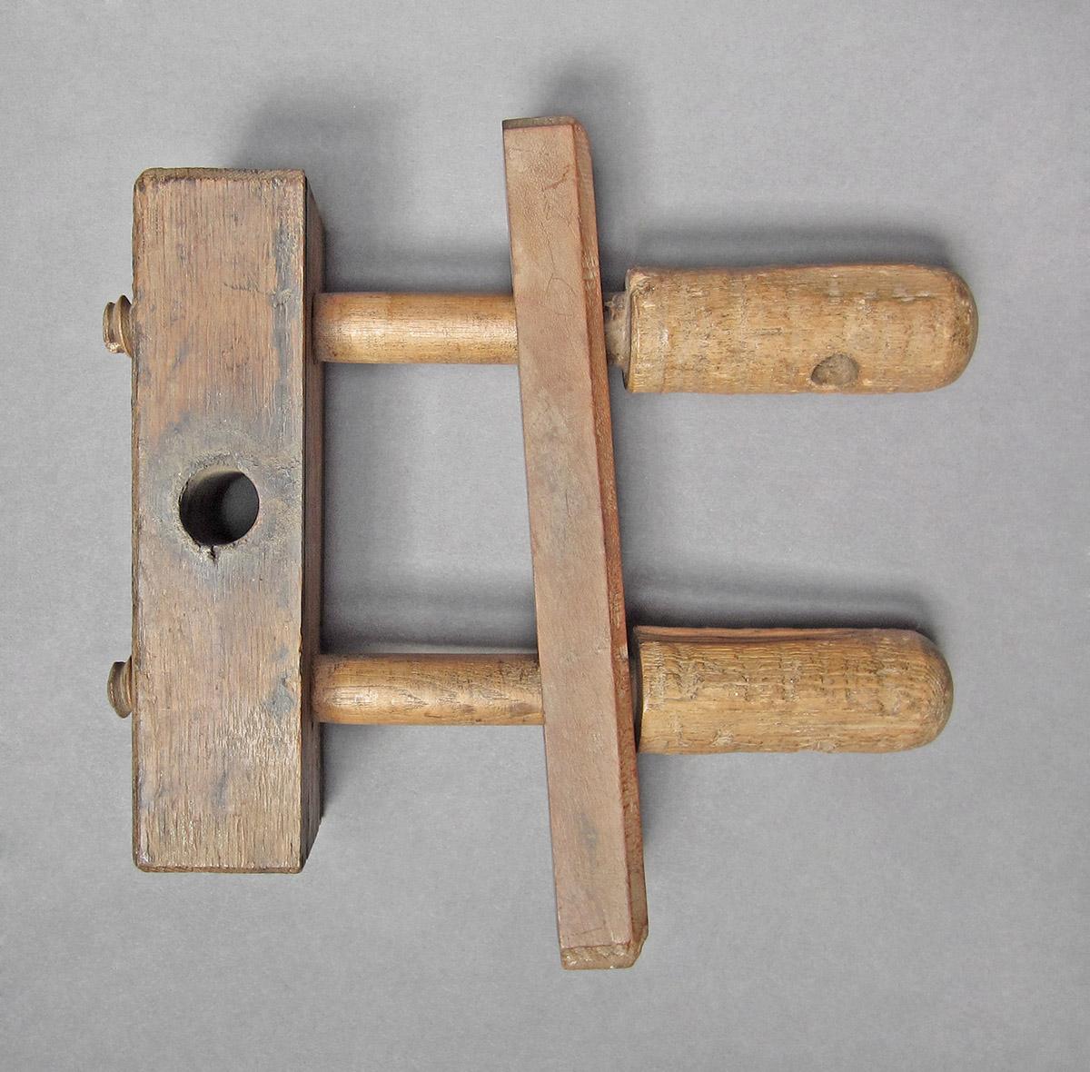 1969.9075, Clamp, side 1