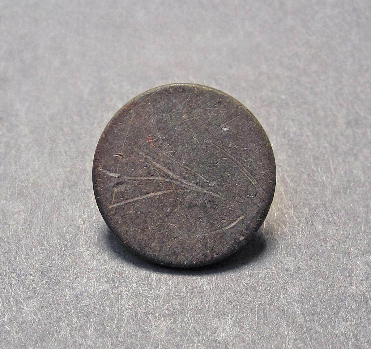 1969.9076, Button, side 1