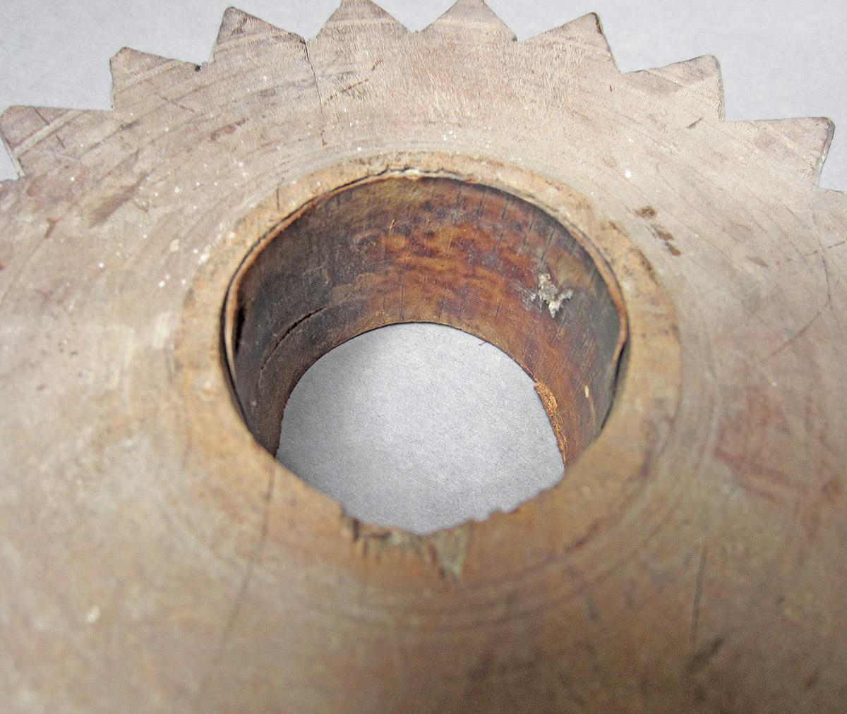 1969.9093, Gear, center detail 2