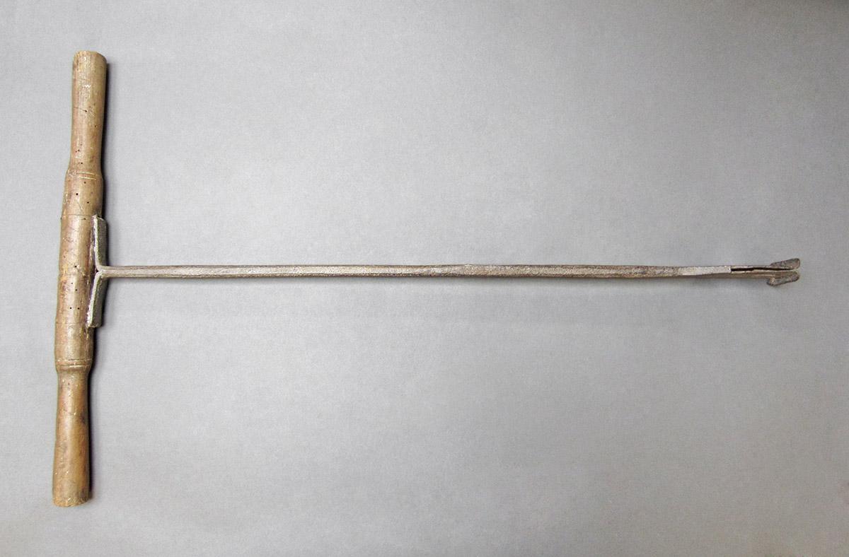 1969.9101, Handle, side 2