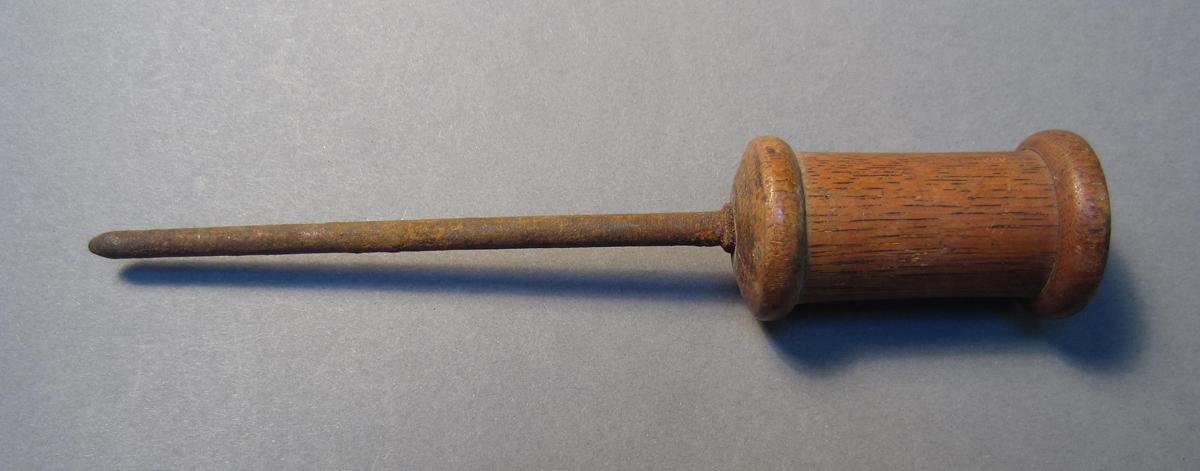 1969.9113 Awl, View 1