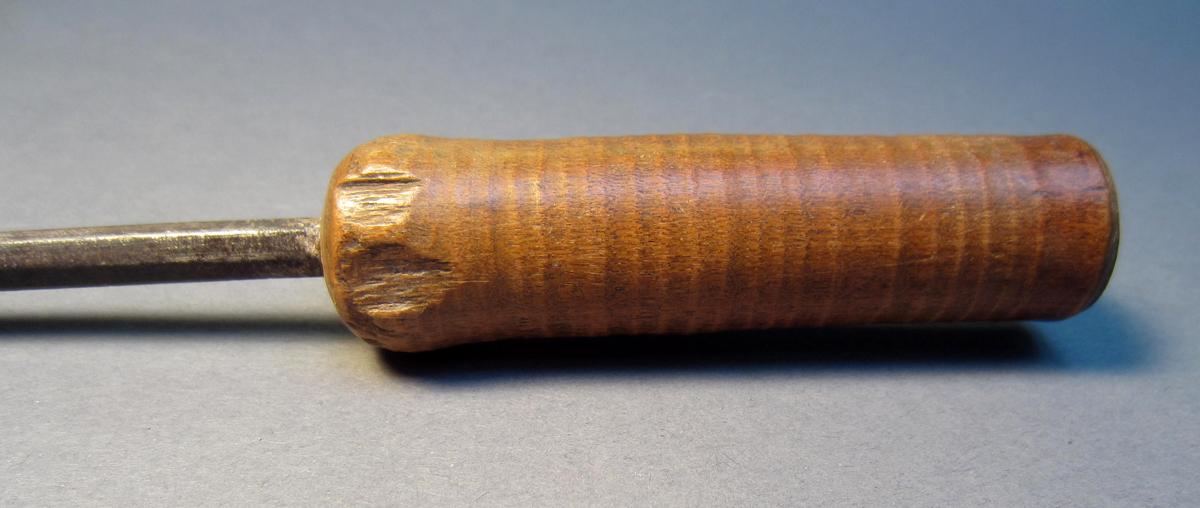 1969.9114 Awl, Handle damage