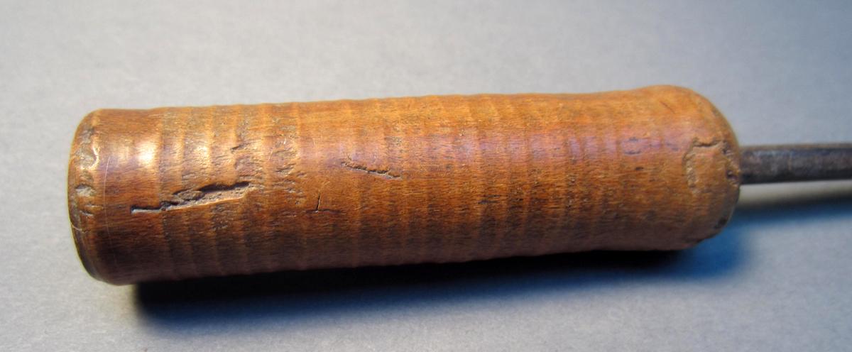 1969.9114 Awl, Handle