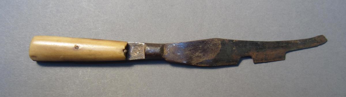 1969.9128 Knife, View 3