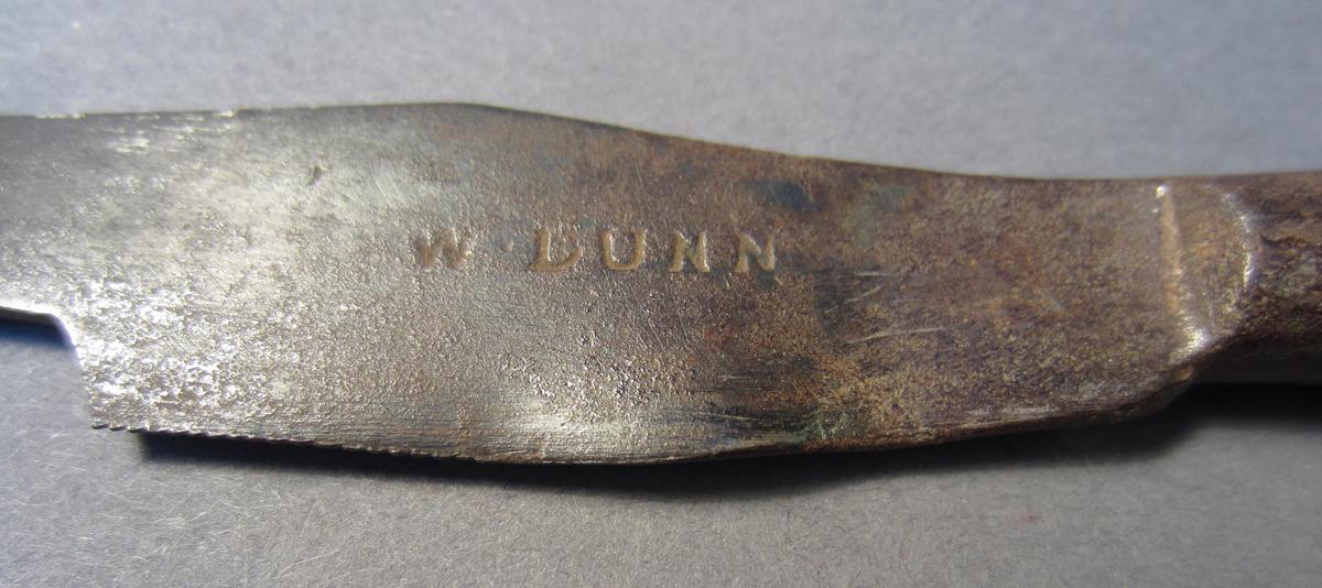 1969.9128 Knife, Mark