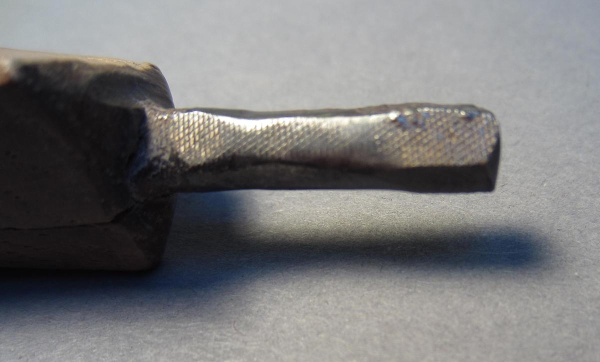 1969.9132 Tool, Detail