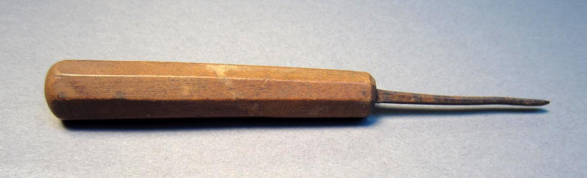 1969.9134 Gouge, Detail