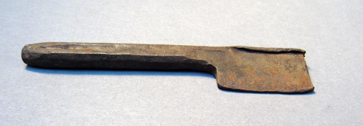 1969.9141 Knife, Side