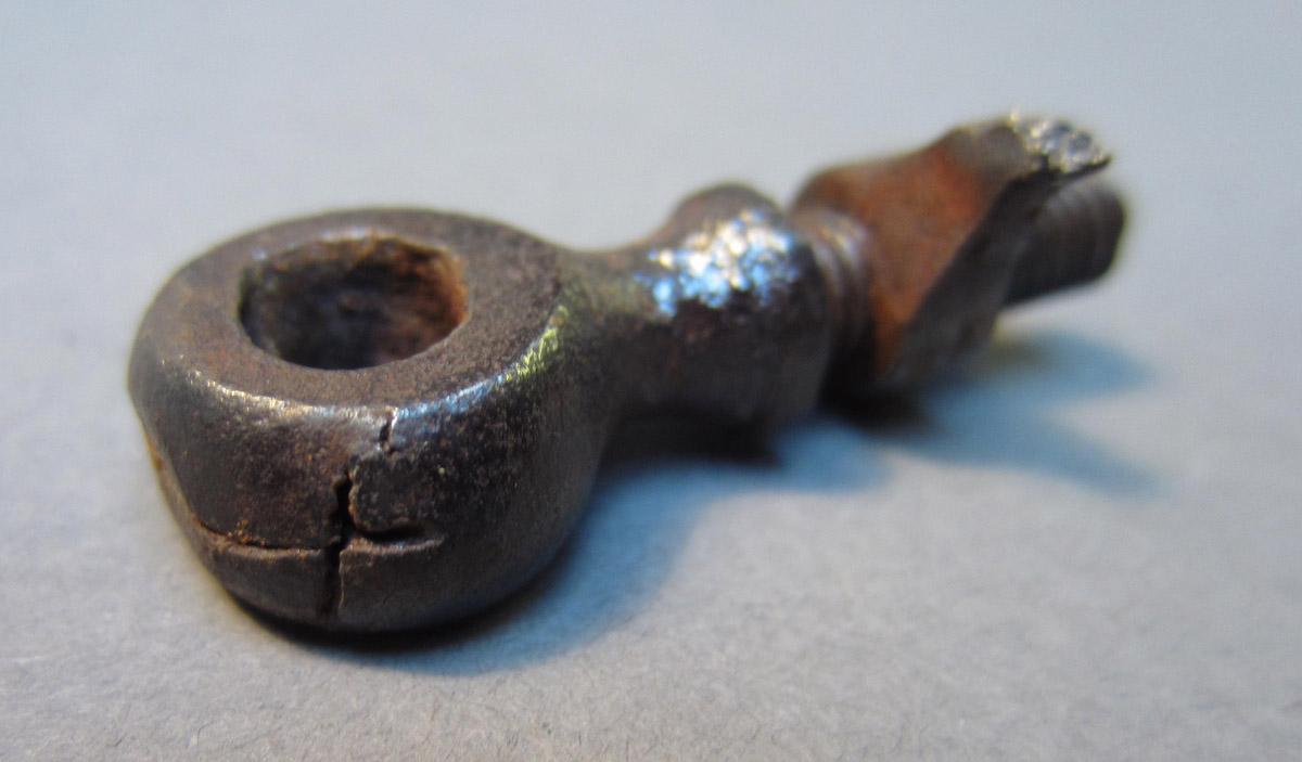 1969.9149 Screw, Damage