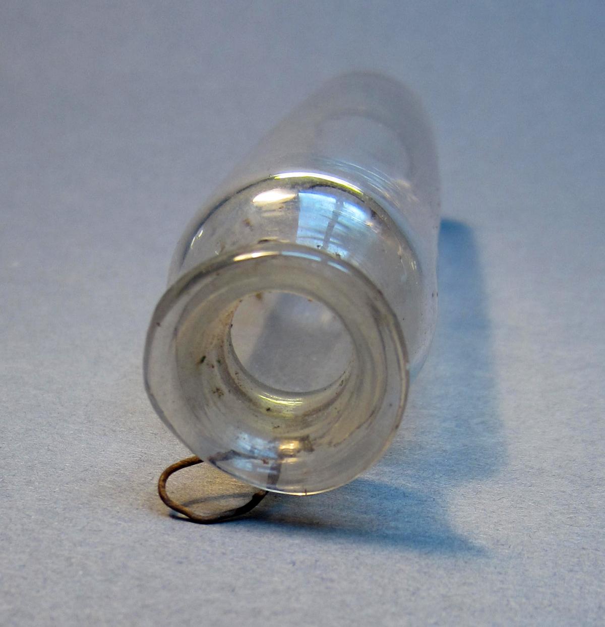 1969.9159 Bottle, Top