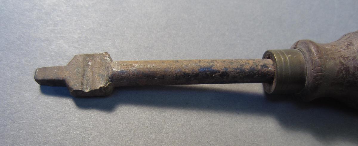1969.9165 Turnscrew, Shaft