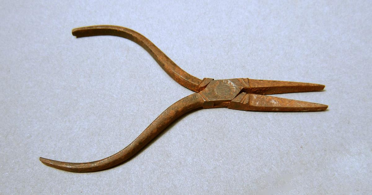 1969.9196 Pliers, View 1