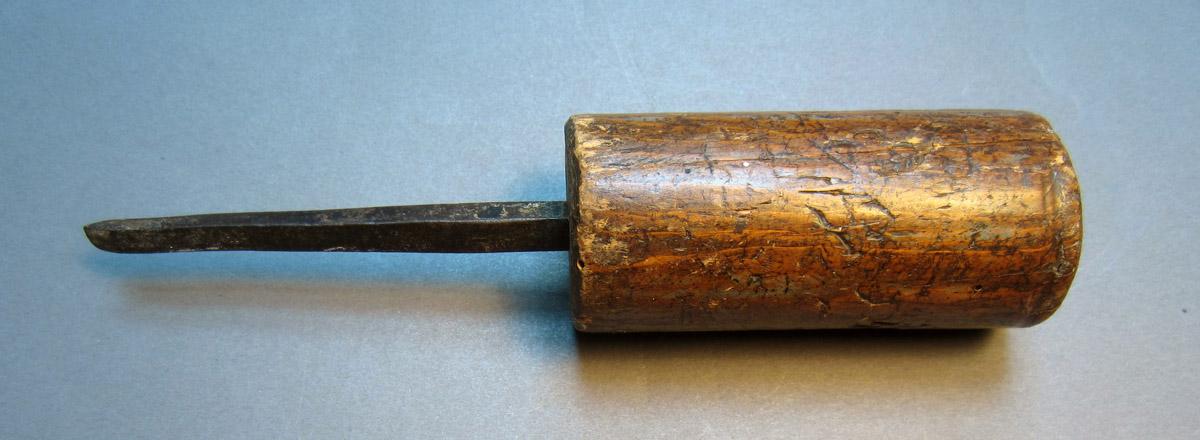 1969.9198 Gouge, View 2