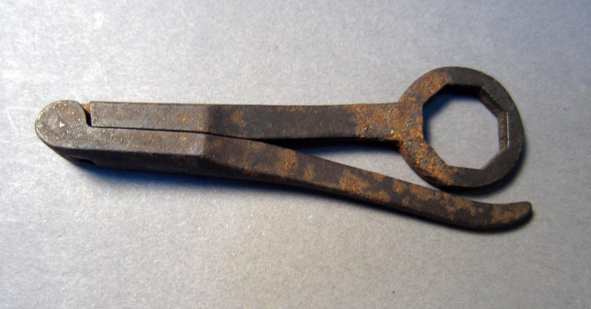 1969.9208 Shot mold, Closed