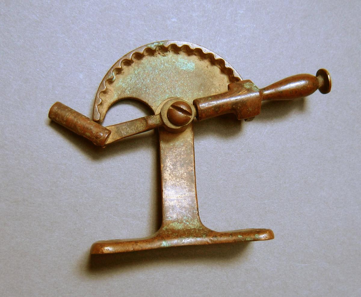 1969.9209 Fragment, Arm raised