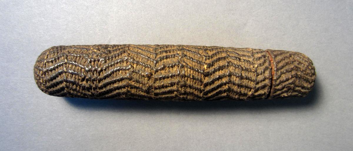 1969.9160.002 A, B Needle case, View 1