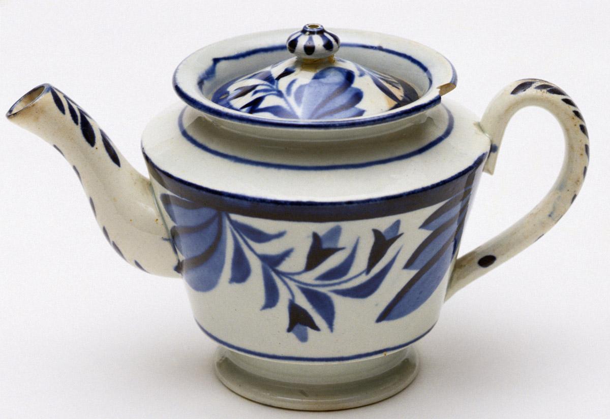 1959.1249 Pealware mini teapot