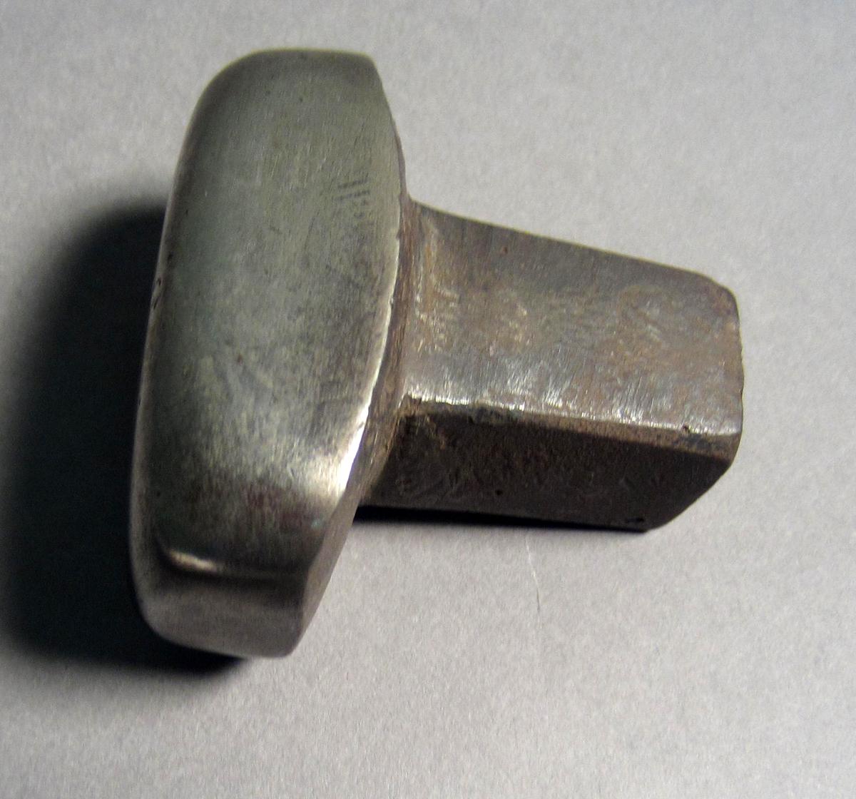1986.0050.938 Planishing head, View 2