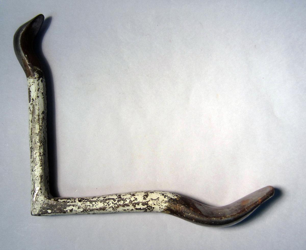 1986.0050.941 Snarling iron, View 2