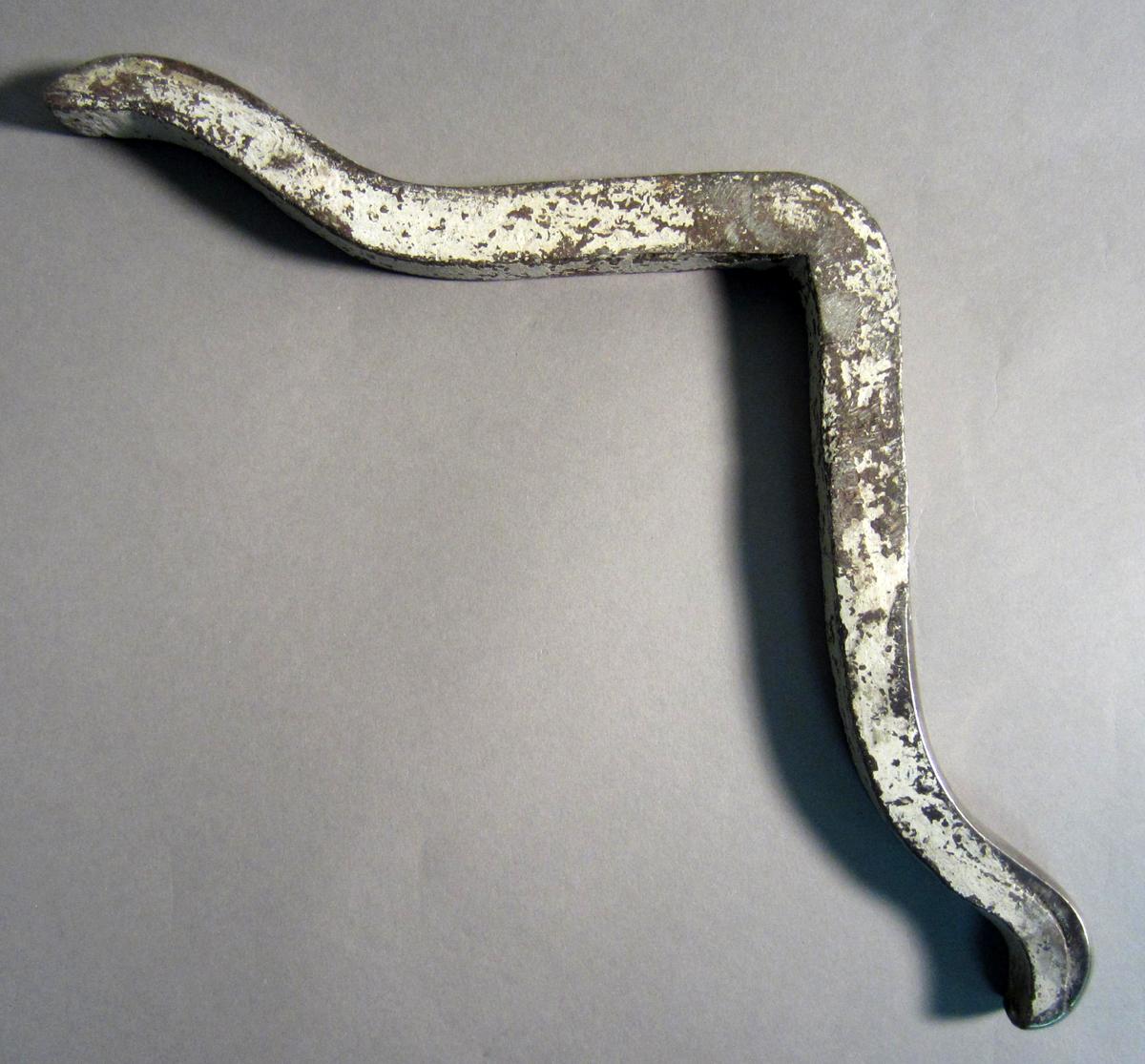 1986.0050.942 Snarling iron, View 1