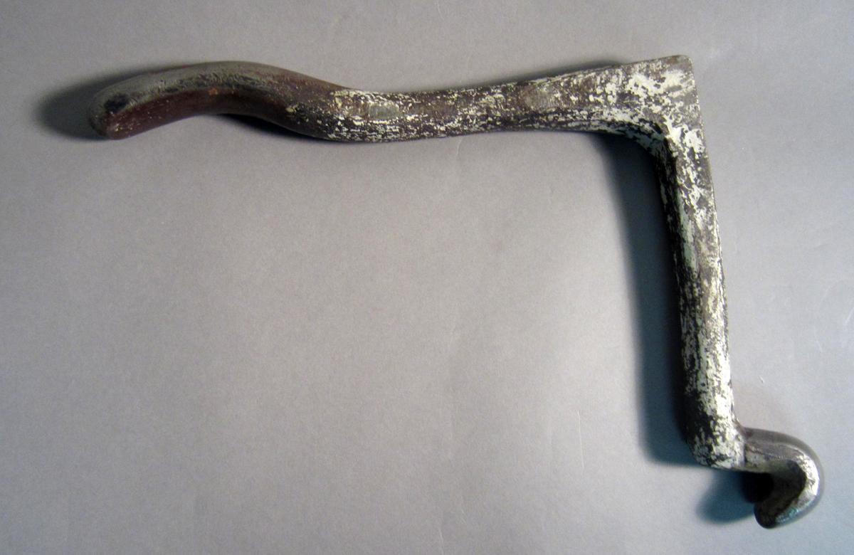 1986.0050.963 Snarling iron, View 1