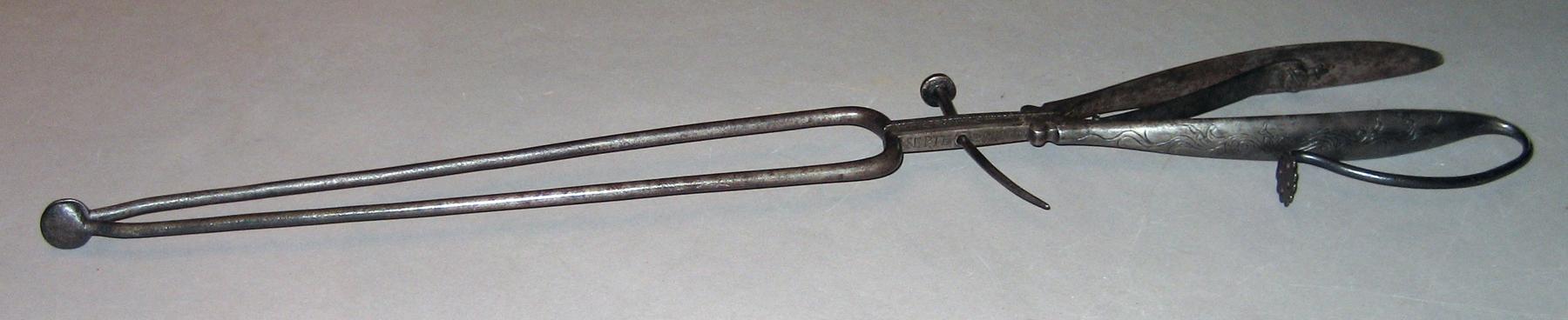 1953.0173.005 Tongs